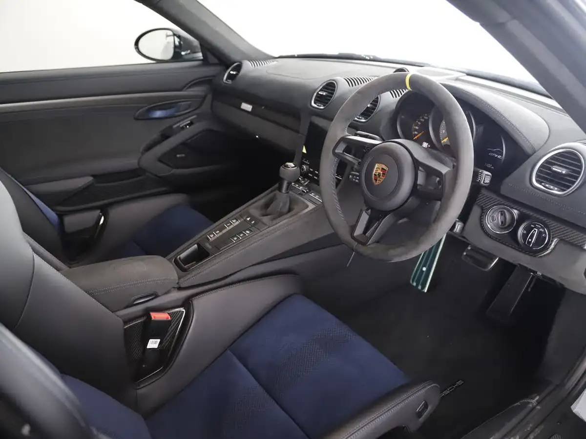 2024-porsche-cayman-718-40-cayman-gt4-rs-big-45