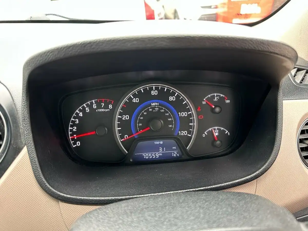 2015-hyundai-i10-10-s-big-21