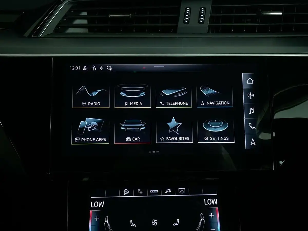 2022-audi-e-tron-55e-technik-station-wagon-big-31