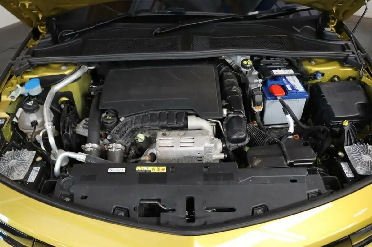 2022-vauxhall-astra-12-turbo-ultimate-auto-big-15