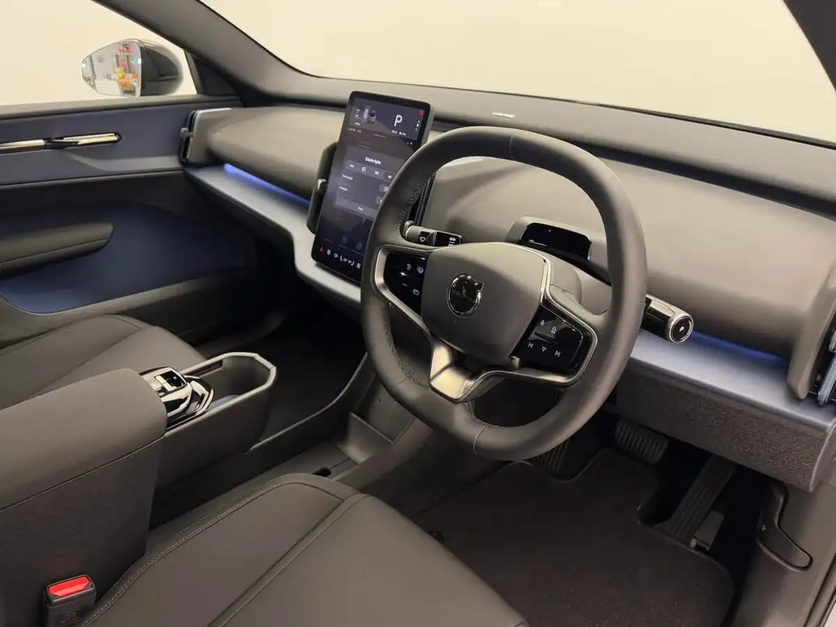 2024-volvo-ex30-e-single-motor-plus-extended-range-big-22