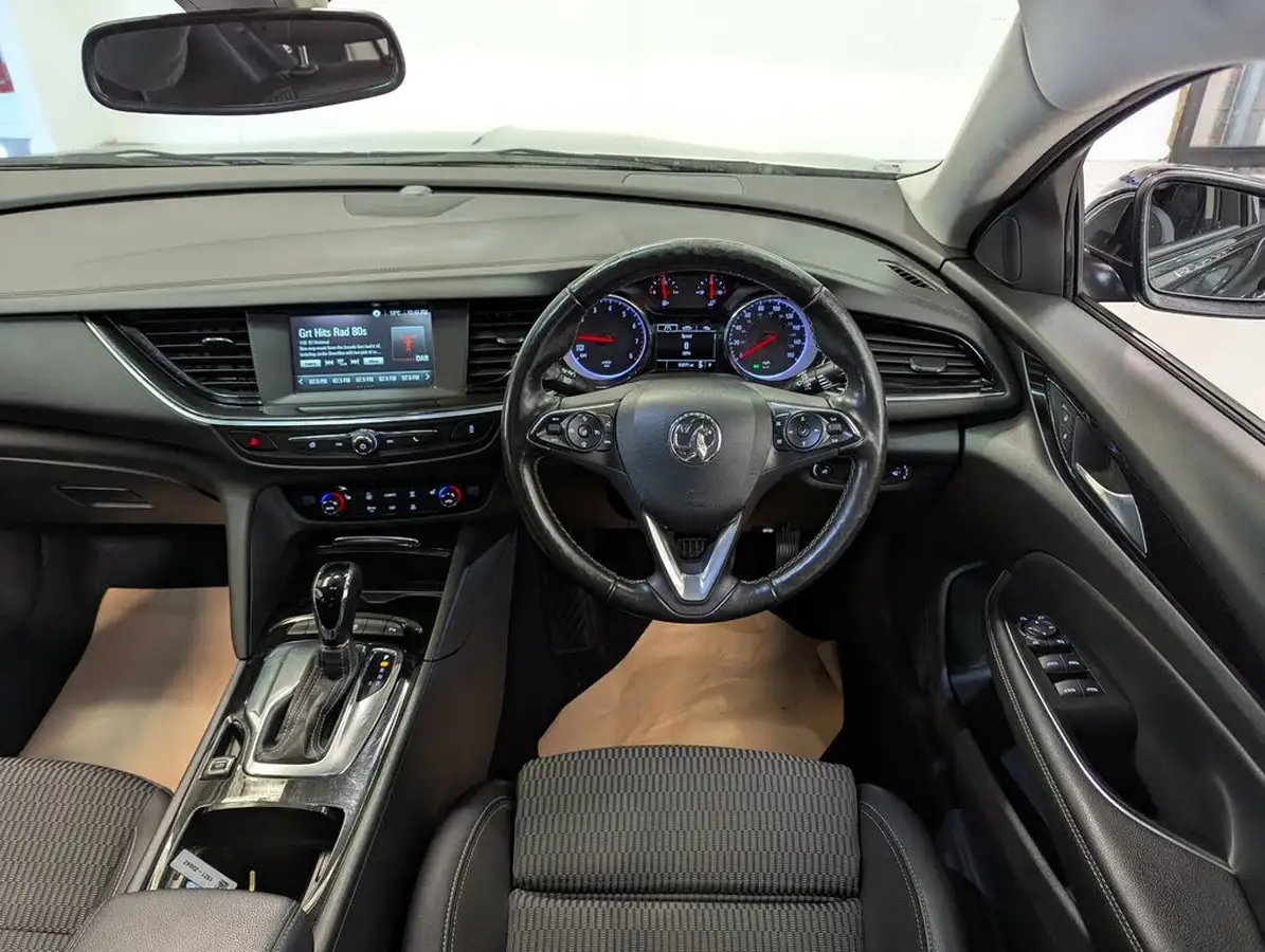2019-vauxhall-insignia-grand-sport-15-turbo-tech-line-nav-auto-big-11