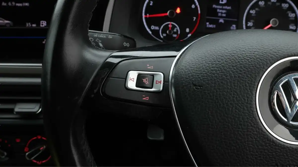 2020-volkswagen-polo-10-tsi-match-big-23