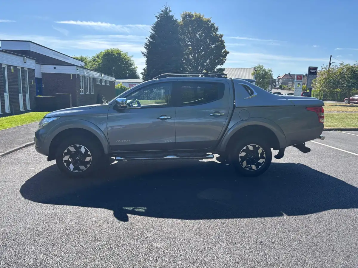 2016-mitsubishi-l200-24di-d-warrior-big-3