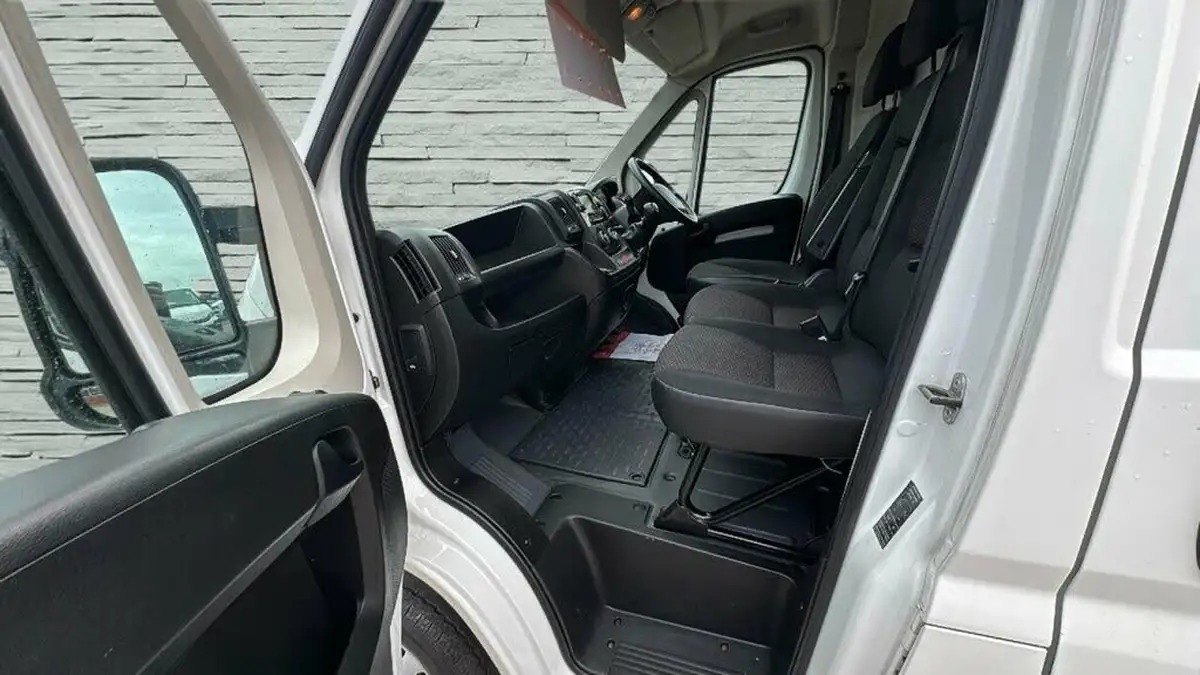 2019-peugeot-boxer-22-bluehdi-professional-335-l3-h2-panel-big-18