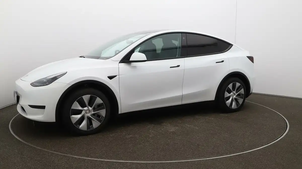 2023-tesla-model-y-e-rwd-big-65