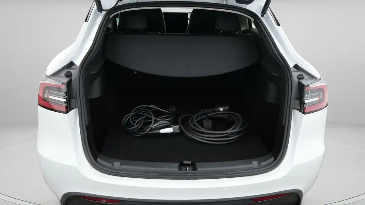 2023-tesla-model-y-e-rwd-big-17