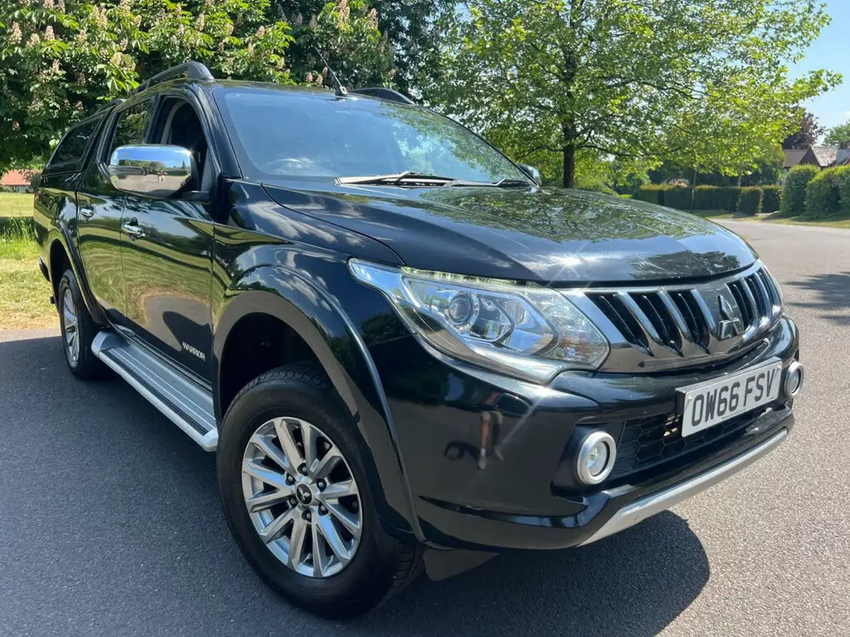 2017-mitsubishi-l200-24di-d-warrior-178bhp-eu6-auto-big-0