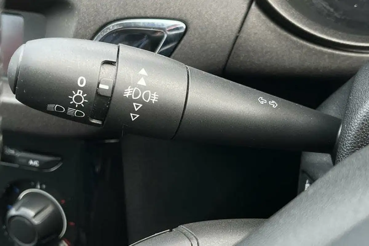 2015-citroen-c3-12-selection-big-13