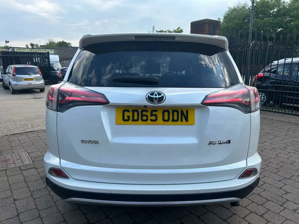 2015-toyota-rav4-20d-4d-business-edition-big-3