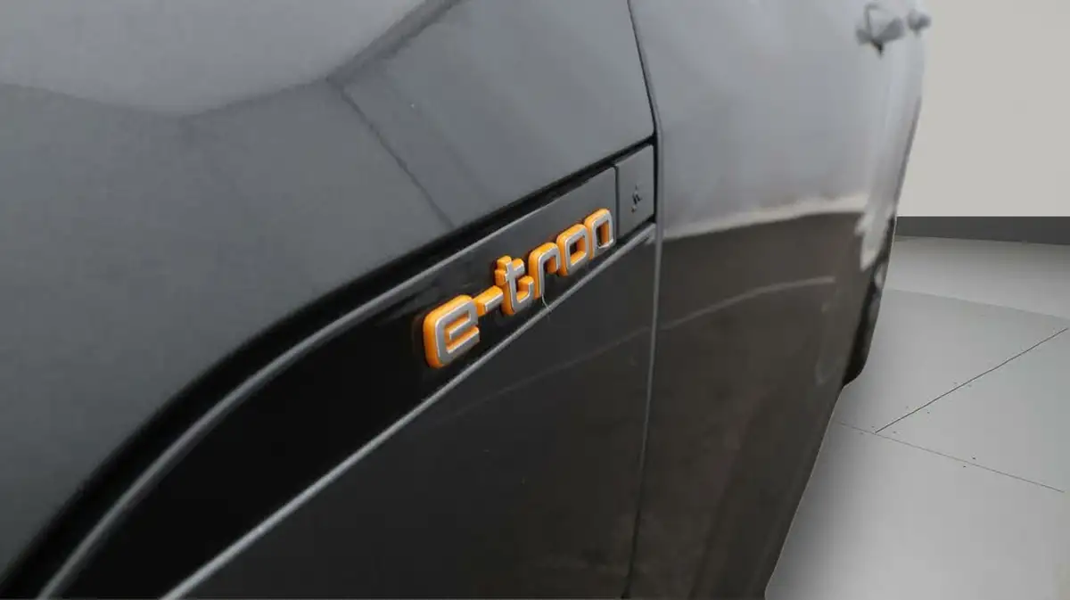2022-audi-e-tron-50e-black-edition-station-wagon-big-20