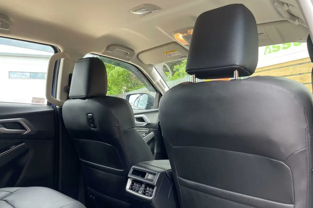 2024-isuzu-d-max-19td-dl40-auto-big-23