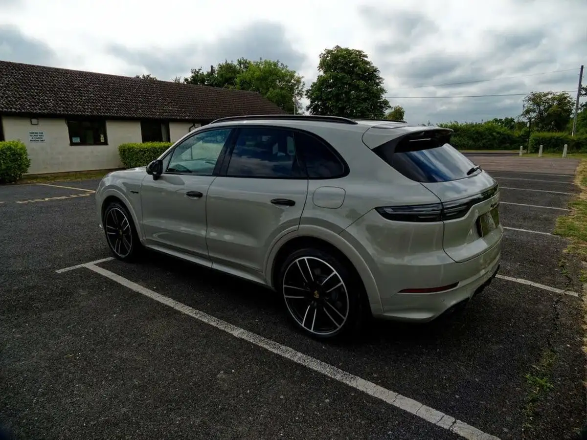 2023-porsche-cayenne-30-v6-e-hybrid-462ps-station-wagon-big-18
