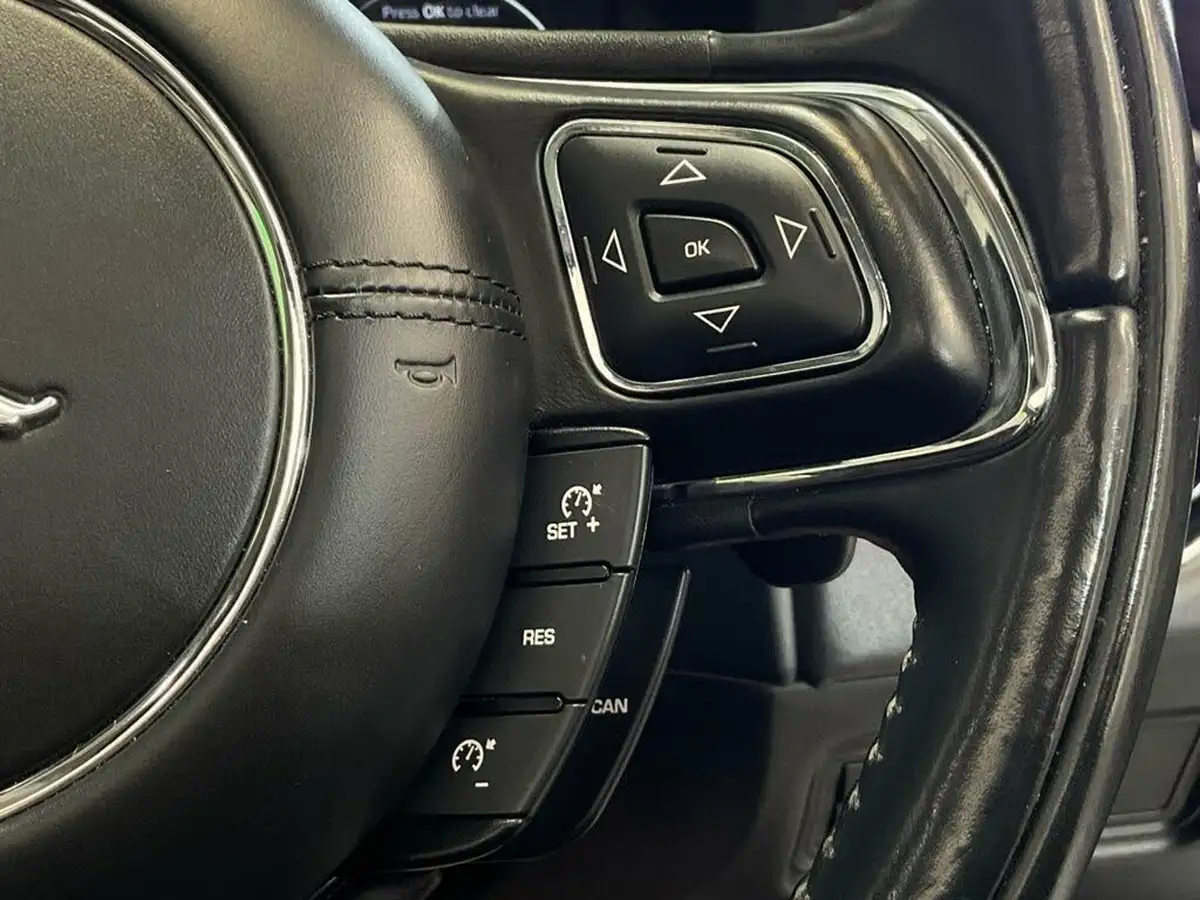 2017-jaguar-xj-series-30td-xj-portfolio-lwb-big-41