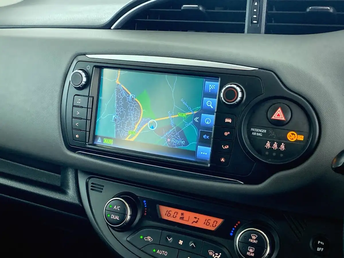 2016-toyota-yaris-133-design-tss-cvt-big-19