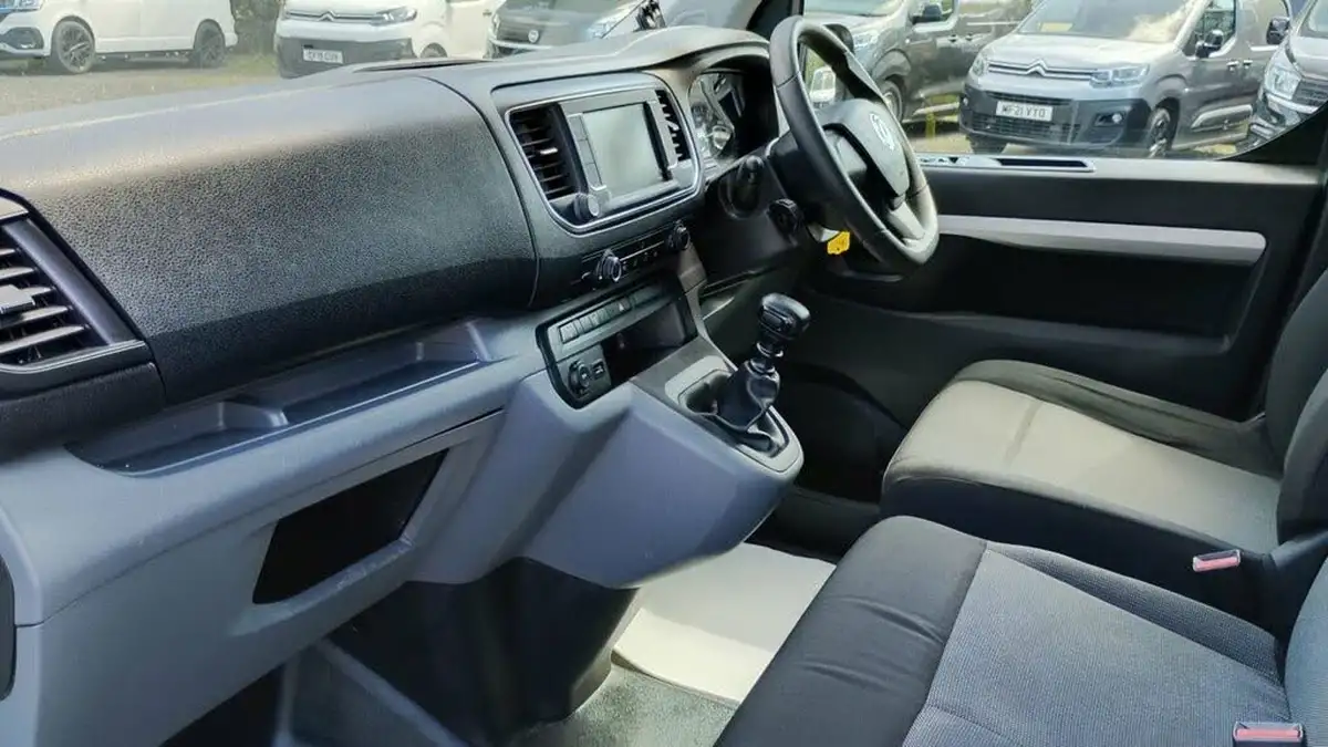 2020-vauxhall-vivaro-20td-3100-l2h1-sportive-120pseu6dt-double-cab-big-4