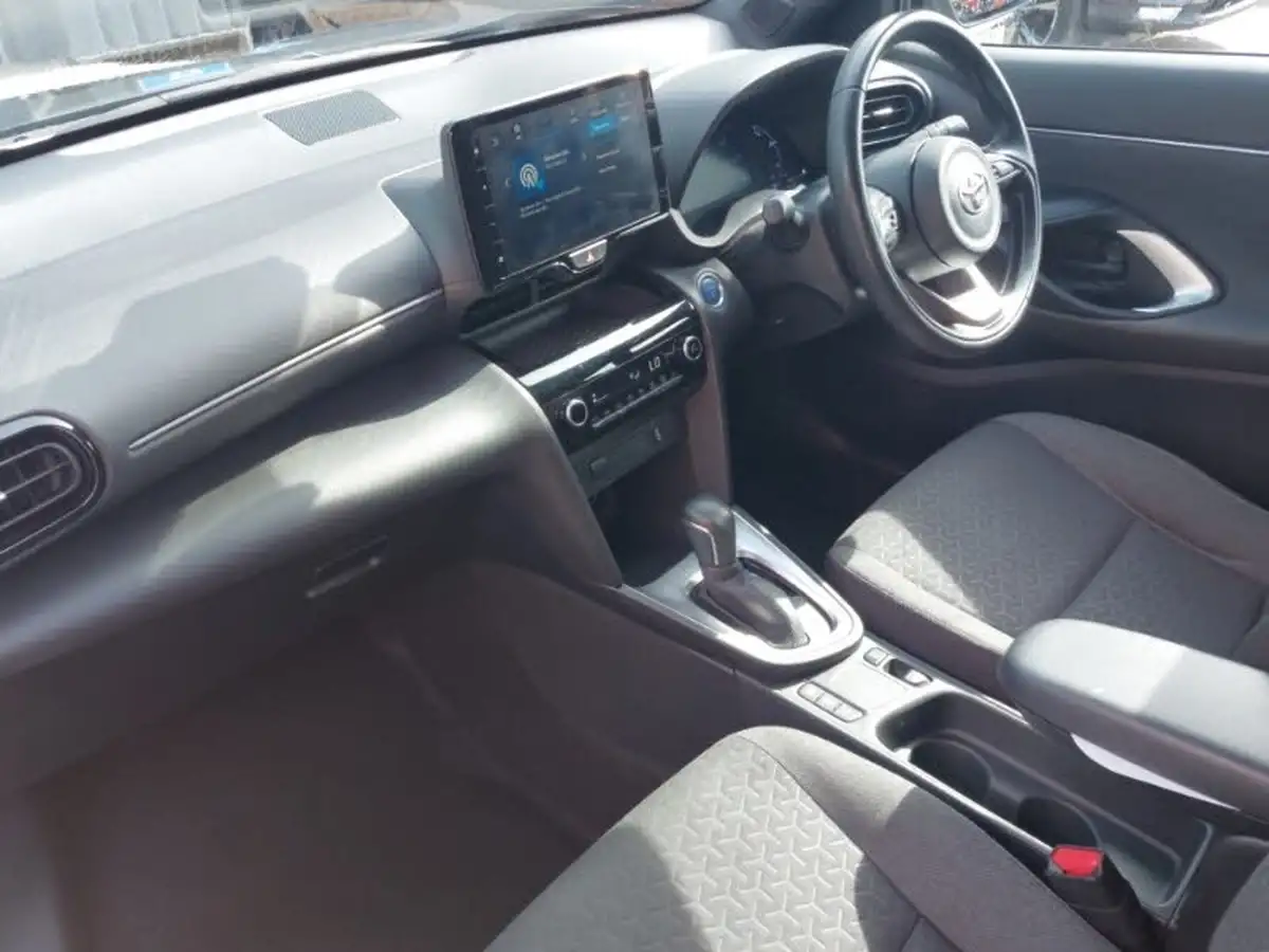 2022-toyota-yaris-15-vvt-i-design-panoramic-roof-big-4