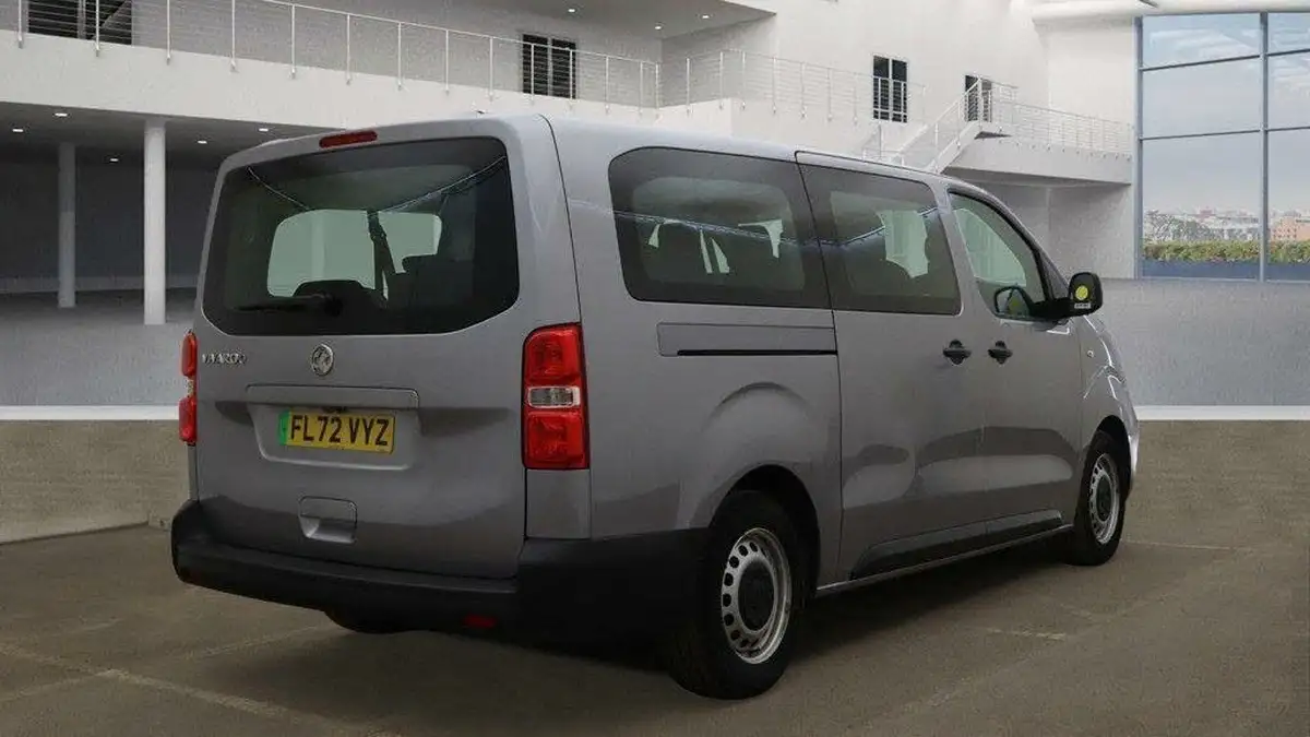 2022-vauxhall-vivaro-life-e-combi-l-9-seat-big-19