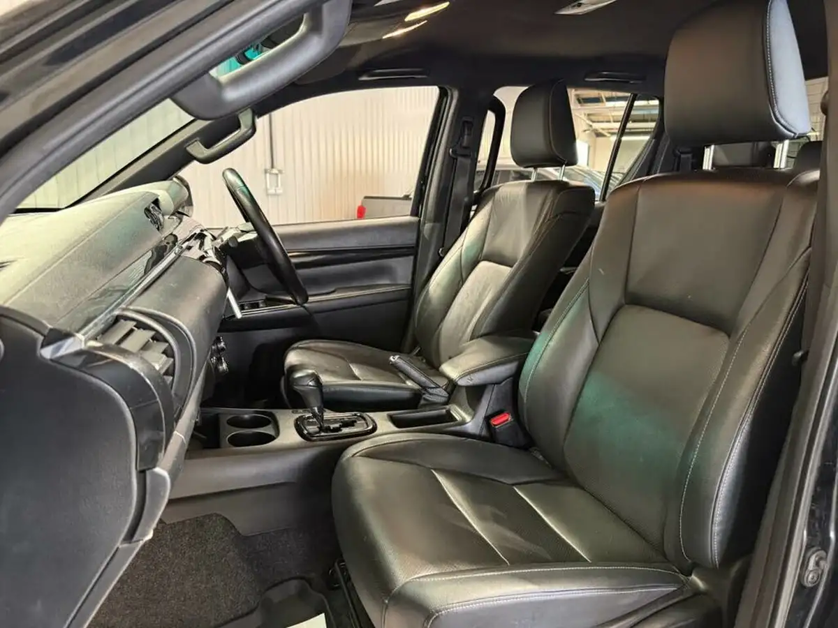 2018-toyota-hi-lux-24d-4d-invincible-at35-32t-auto-big-4