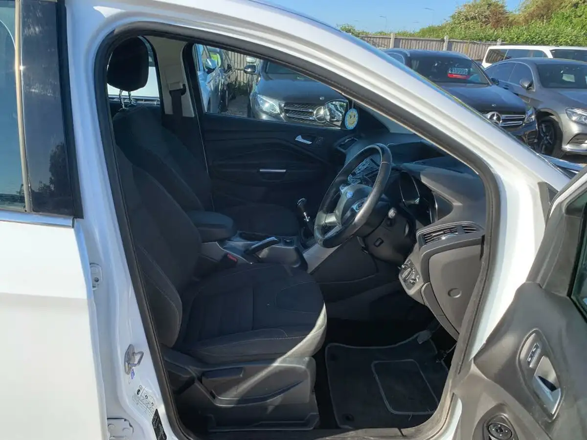 2015-ford-kuga-15t-zetec-150ps-big-18
