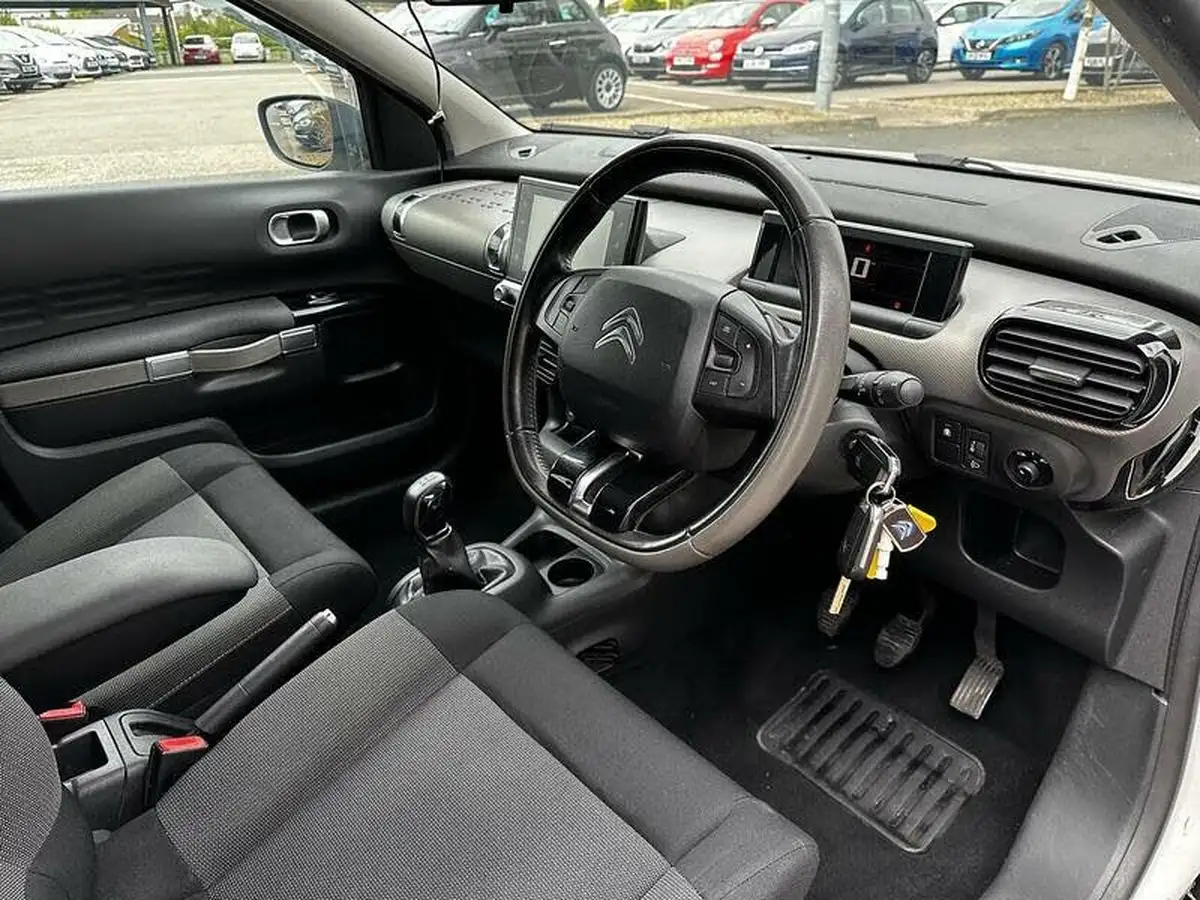 2015-citroen-c4-cactus-16bluehdi-flair-big-9
