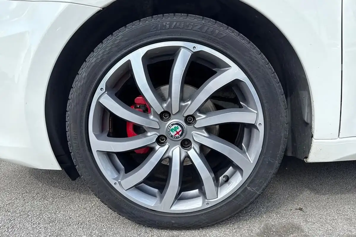 2016-alfa-romeo-mito-09-super-big-12