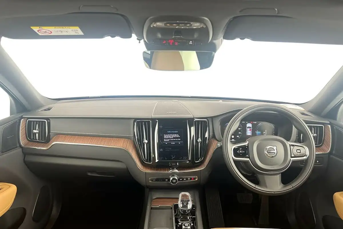2021-volvo-xc60-20-t8-inscription-pro-390bhp-big-5