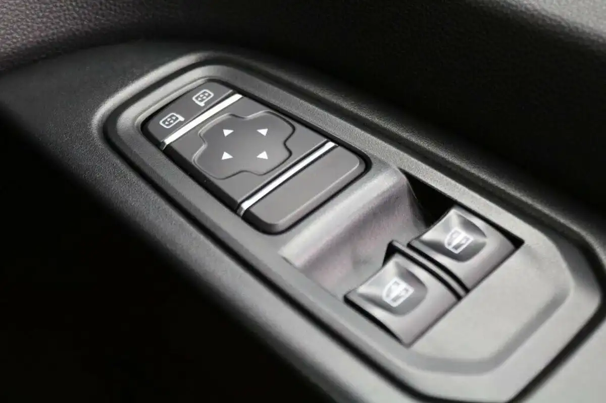 2022-renault-trafic-20dci-sl28-130-business-big-43