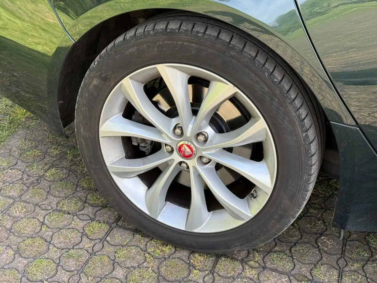 2016-jaguar-xf-20td-prestige-180ps-auto-big-27