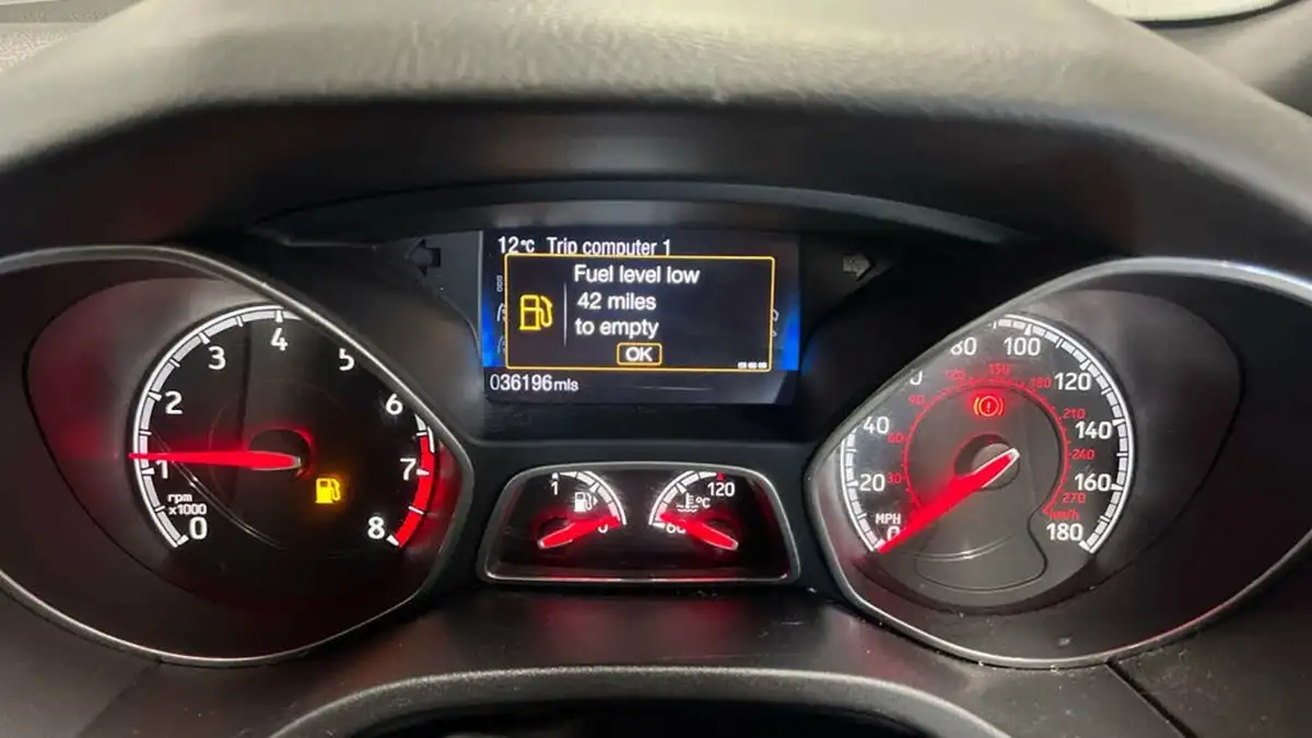 2016-ford-focus-20t-st2-hatchback-big-4