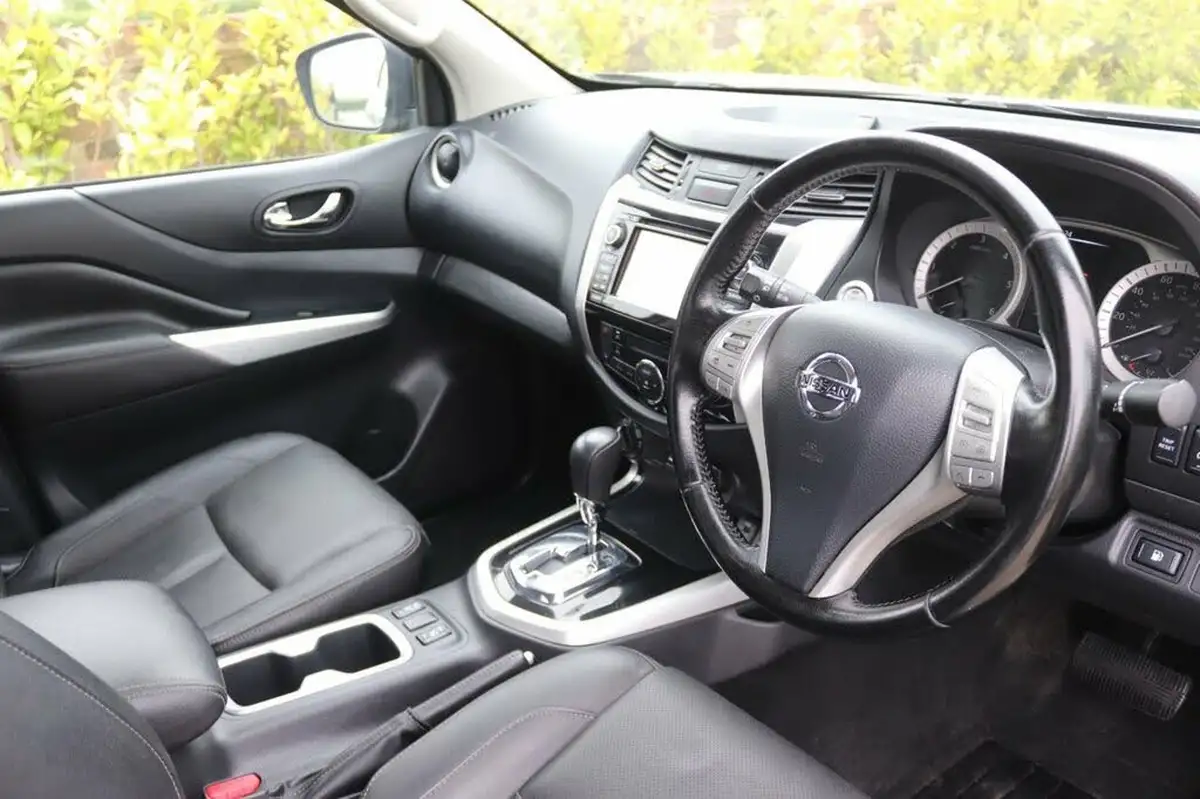 2019-nissan-navara-23dci-tekna-auto-big-21