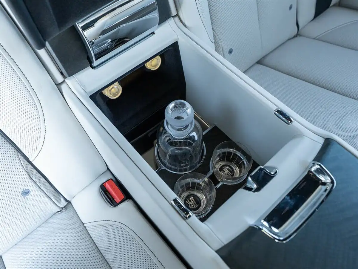 2023-rolls-royce-cullinan-675-big-24