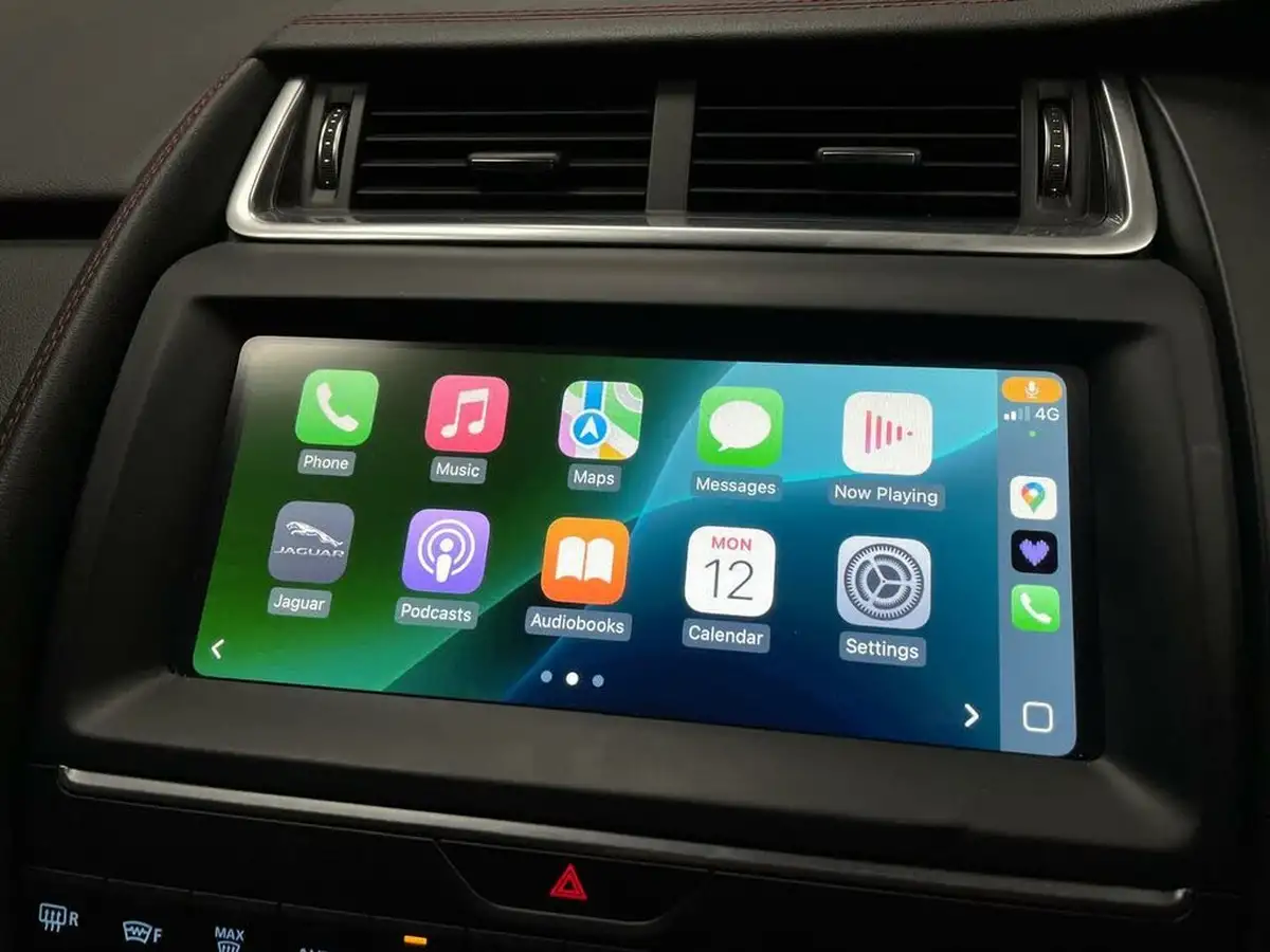 2020-jaguar-e-pace-20-i4-chequered-flag-200ps-big-15