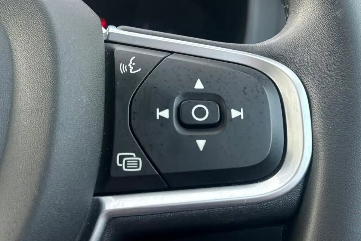 2021-volvo-xc60-20td-b4-momentum-awd-big-11