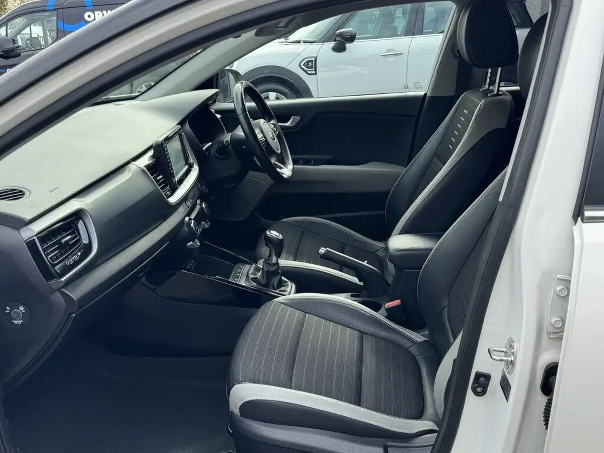2018-kia-stonic-16crdi-first-edition-big-8