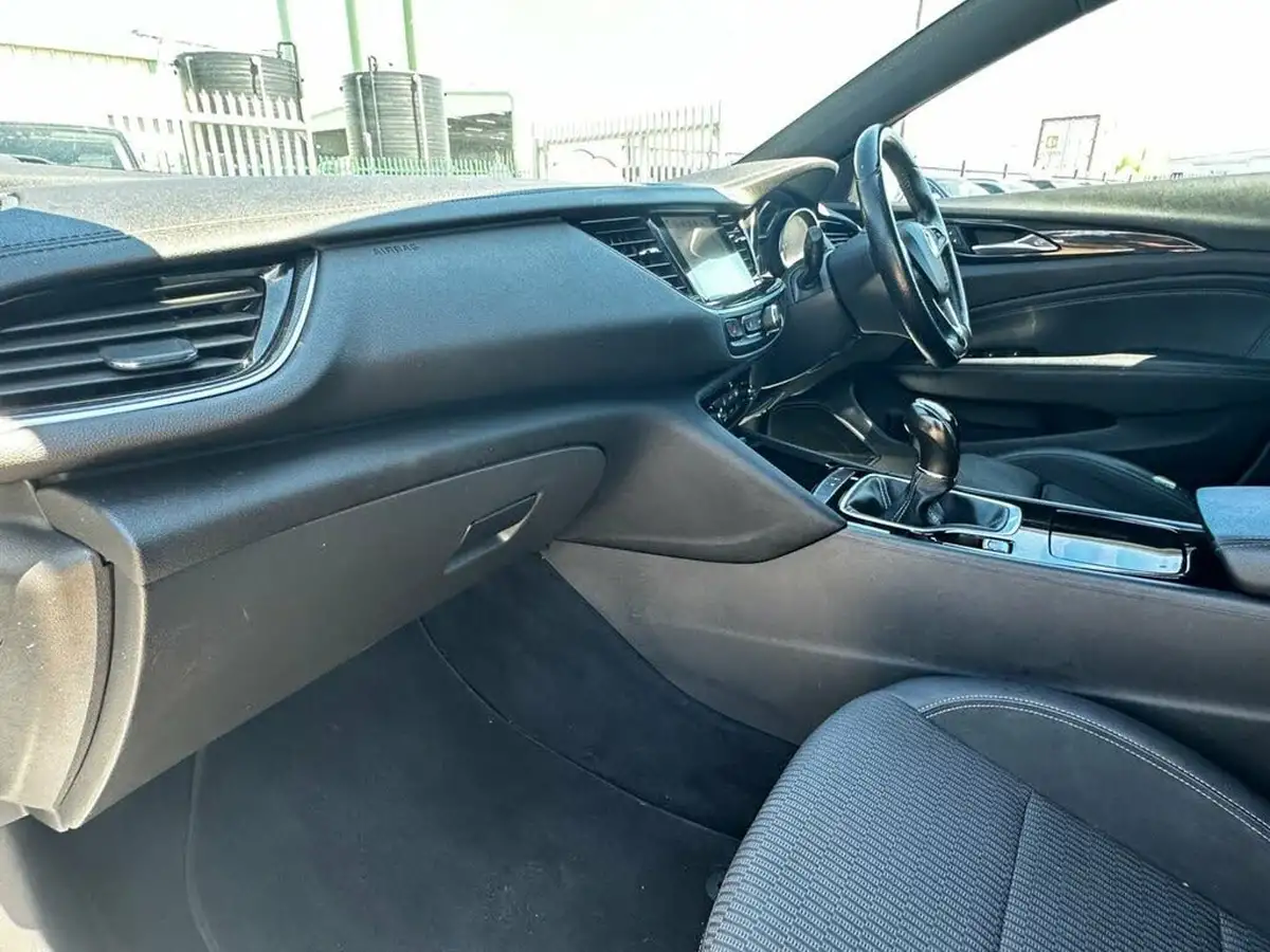 2018-vauxhall-insignia-grand-sport-20td-sri-vx-line-nav-big-35
