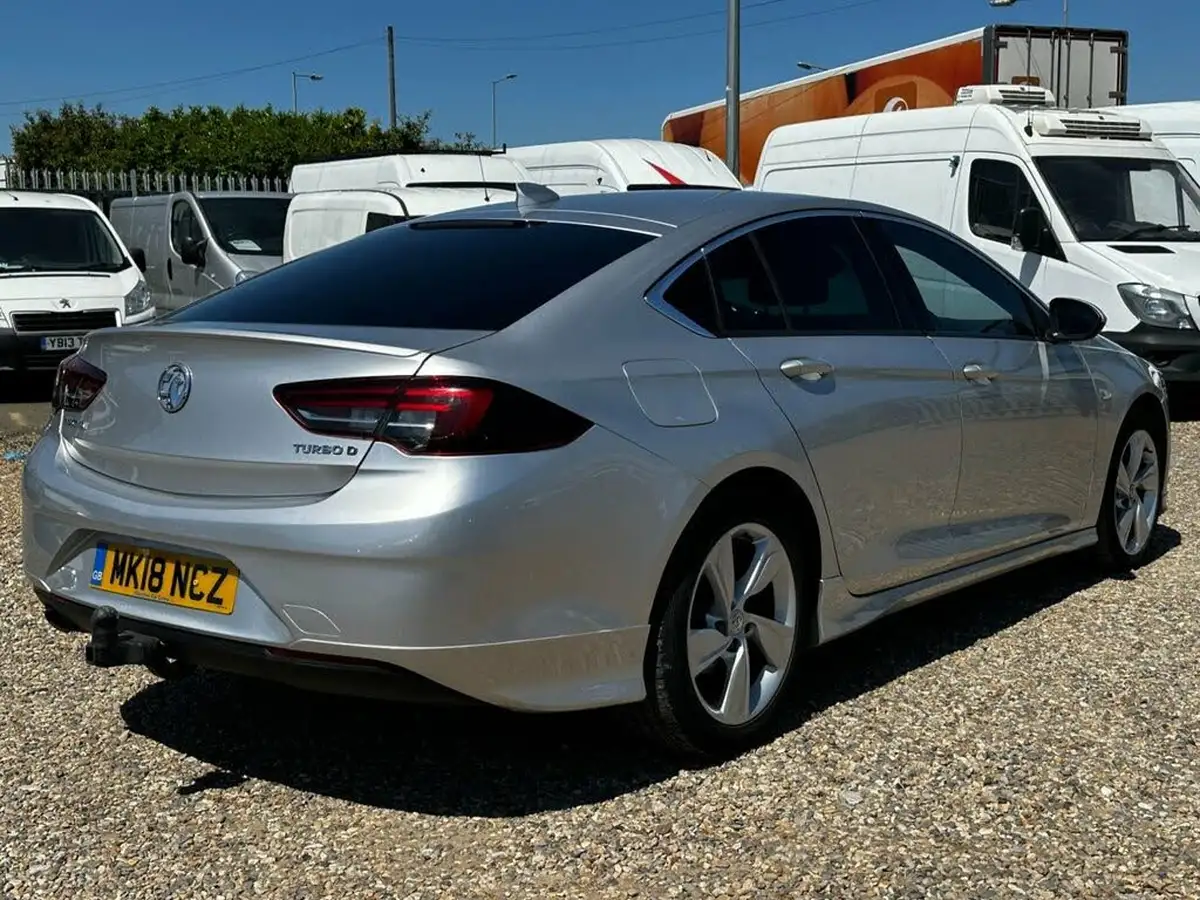 2018-vauxhall-insignia-grand-sport-20td-sri-vx-line-nav-big-11