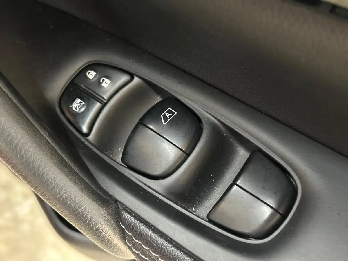 2017-nissan-qashqai-12-dig-t-n-vision-18in-big-31