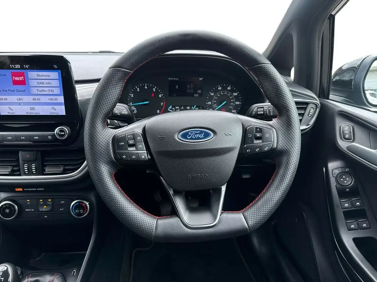 2023-ford-fiesta-big-16