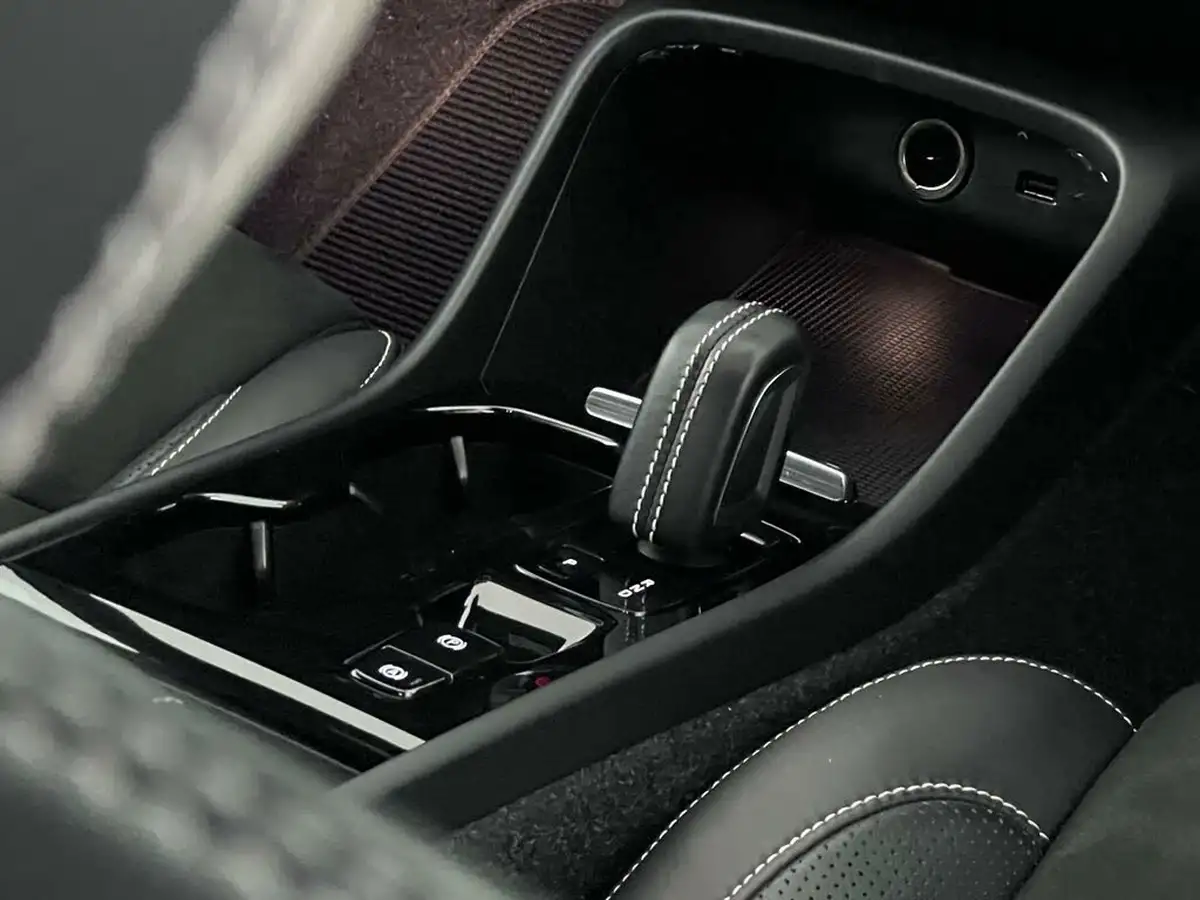 2020-volvo-xc40-15-t5-r-design-pro-plug-in-hybrid-big-40