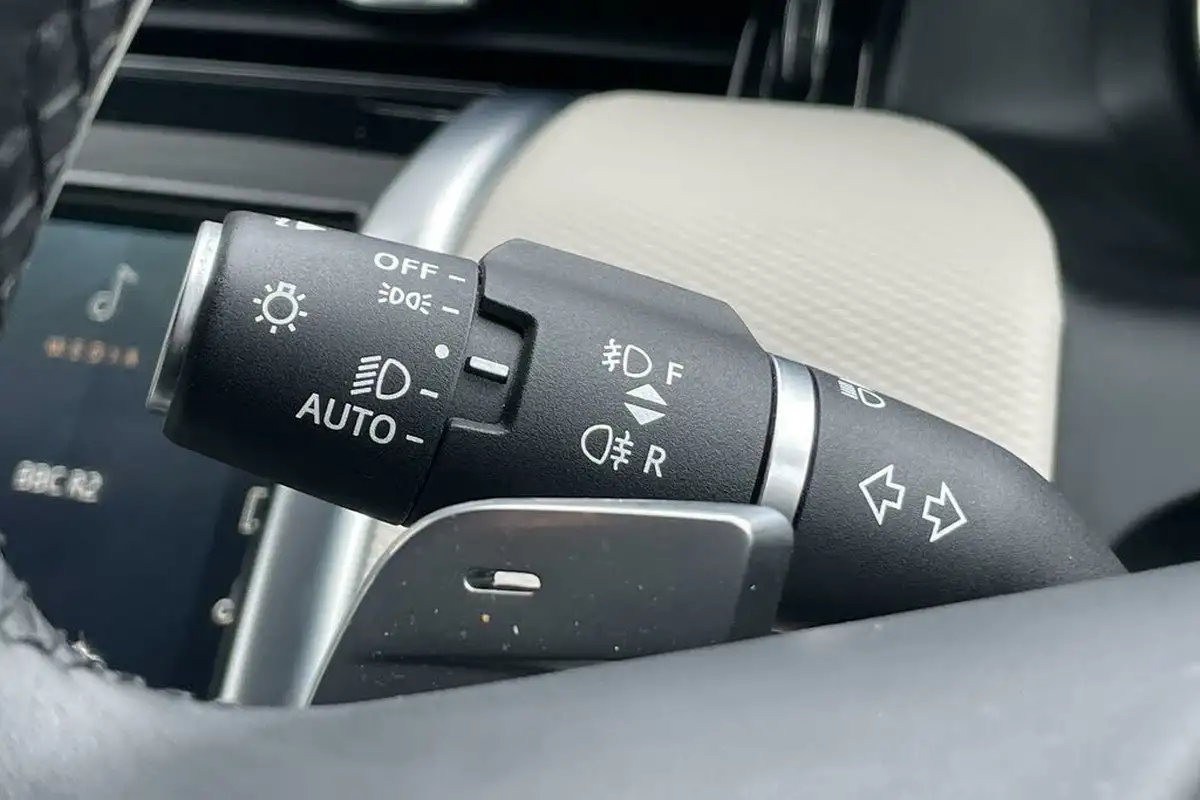 2022-land-rover-discovery-sport-15-p300e-r-dynamic-se-big-61