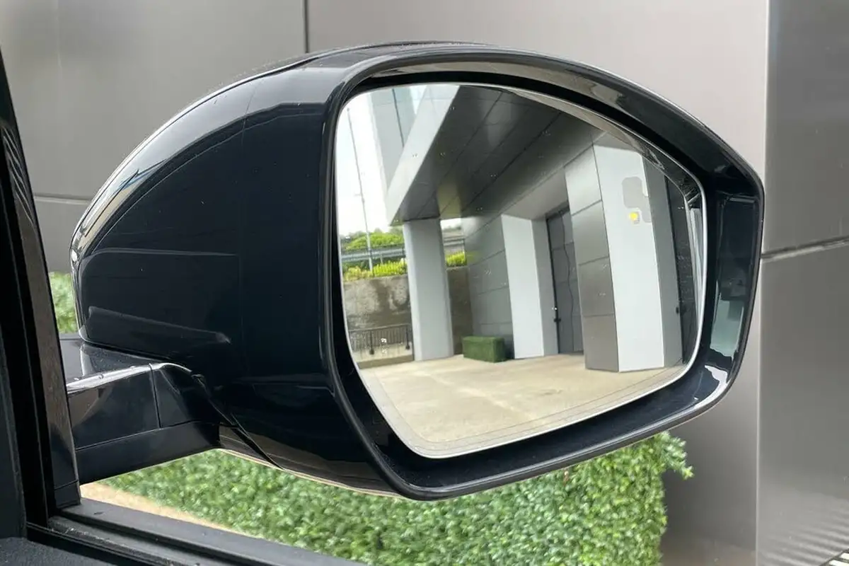 2022-land-rover-discovery-sport-15-p300e-r-dynamic-se-big-9