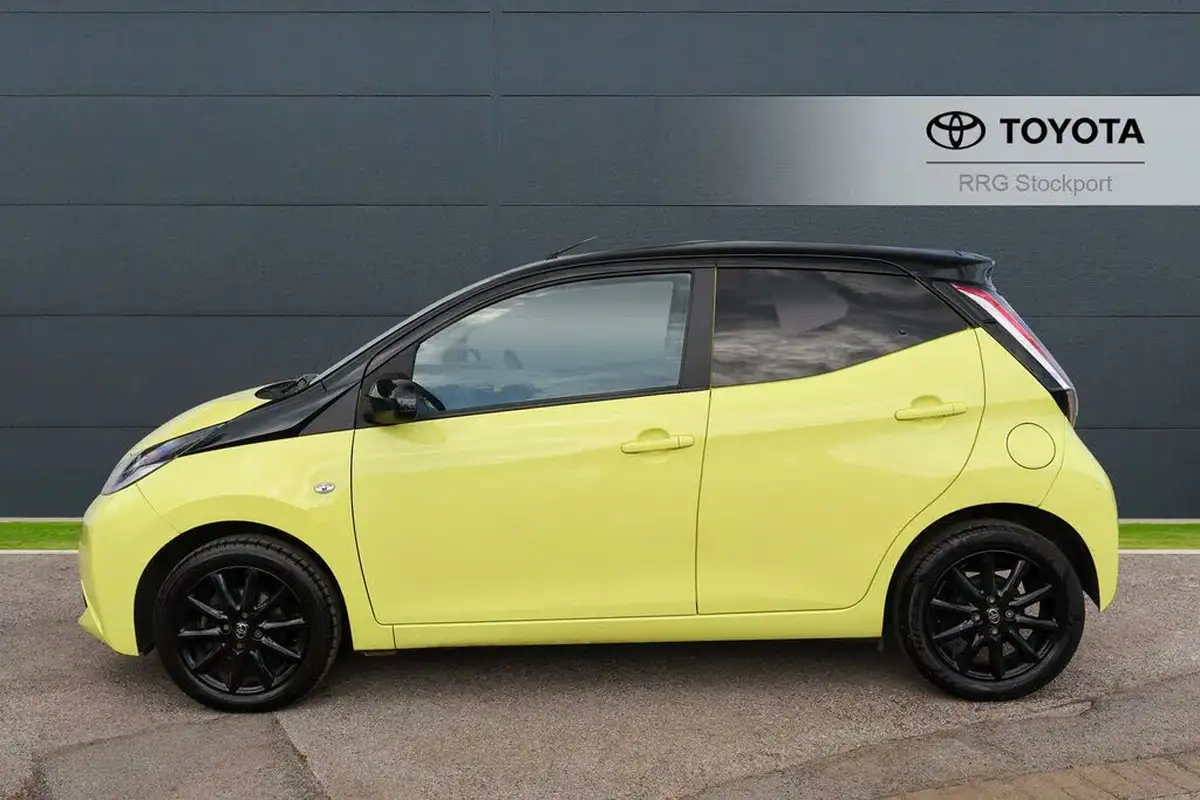 2016-toyota-aygo-10-vvt-i-x-cite-3-bi-tone-yellow-5d-big-16