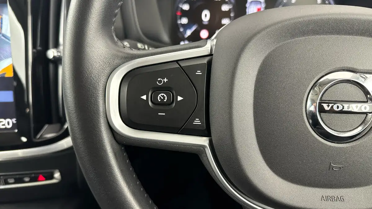 2020-volvo-v60-20-t4-momentum-plus-big-19