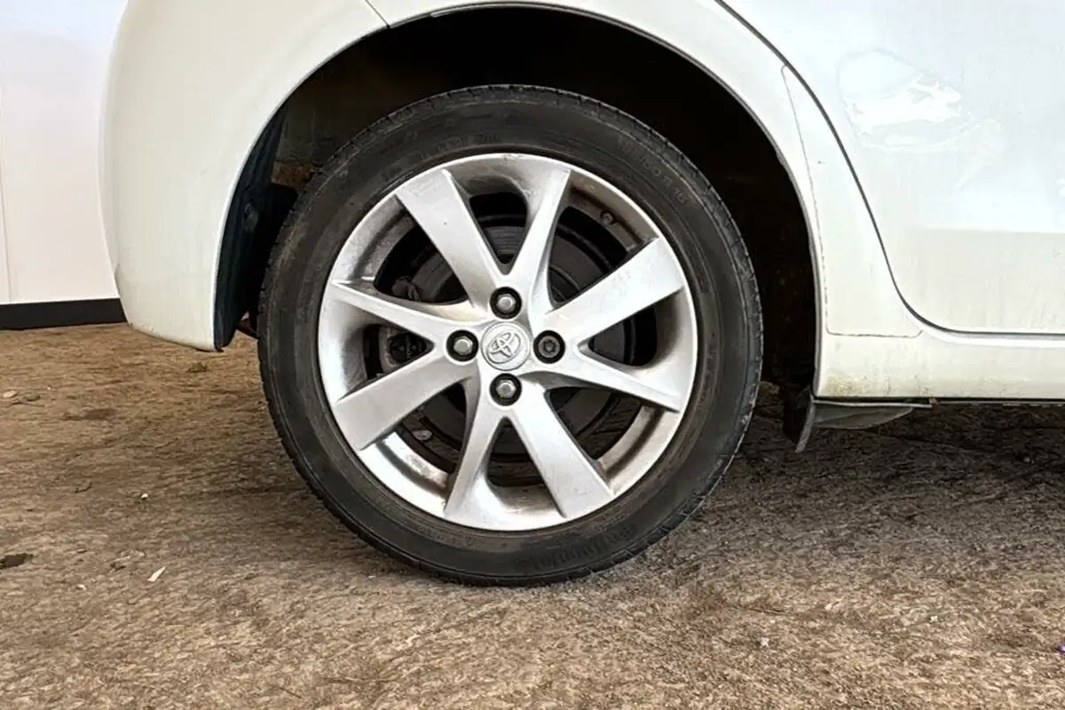 2014-toyota-yaris-15-vvt-i-excel-hybrid-big-30