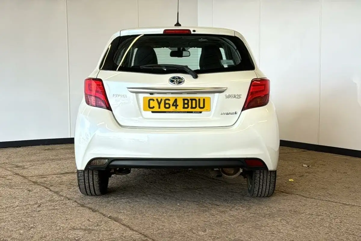 2014-toyota-yaris-15-vvt-i-excel-hybrid-big-6