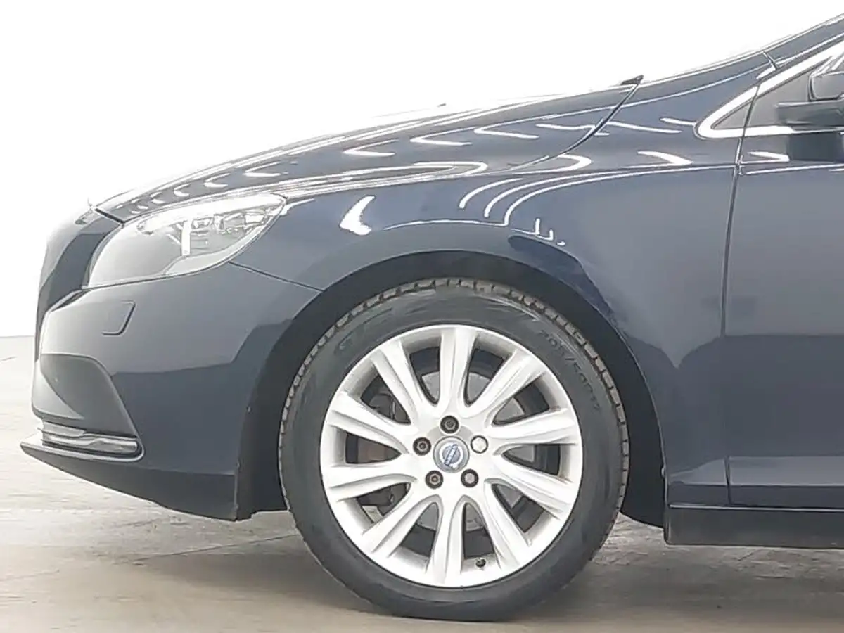 2016-volvo-v40-20td-d4-se-lux-big-11