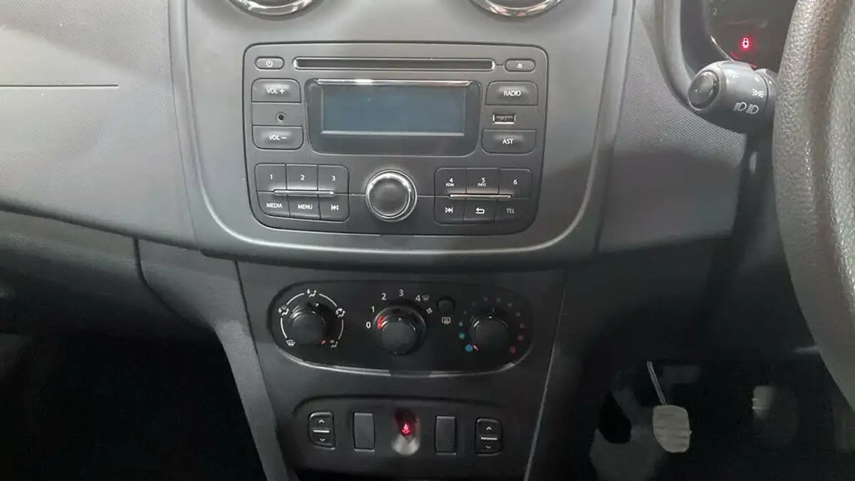 2015-dacia-sandero-12-ambiance-big-6