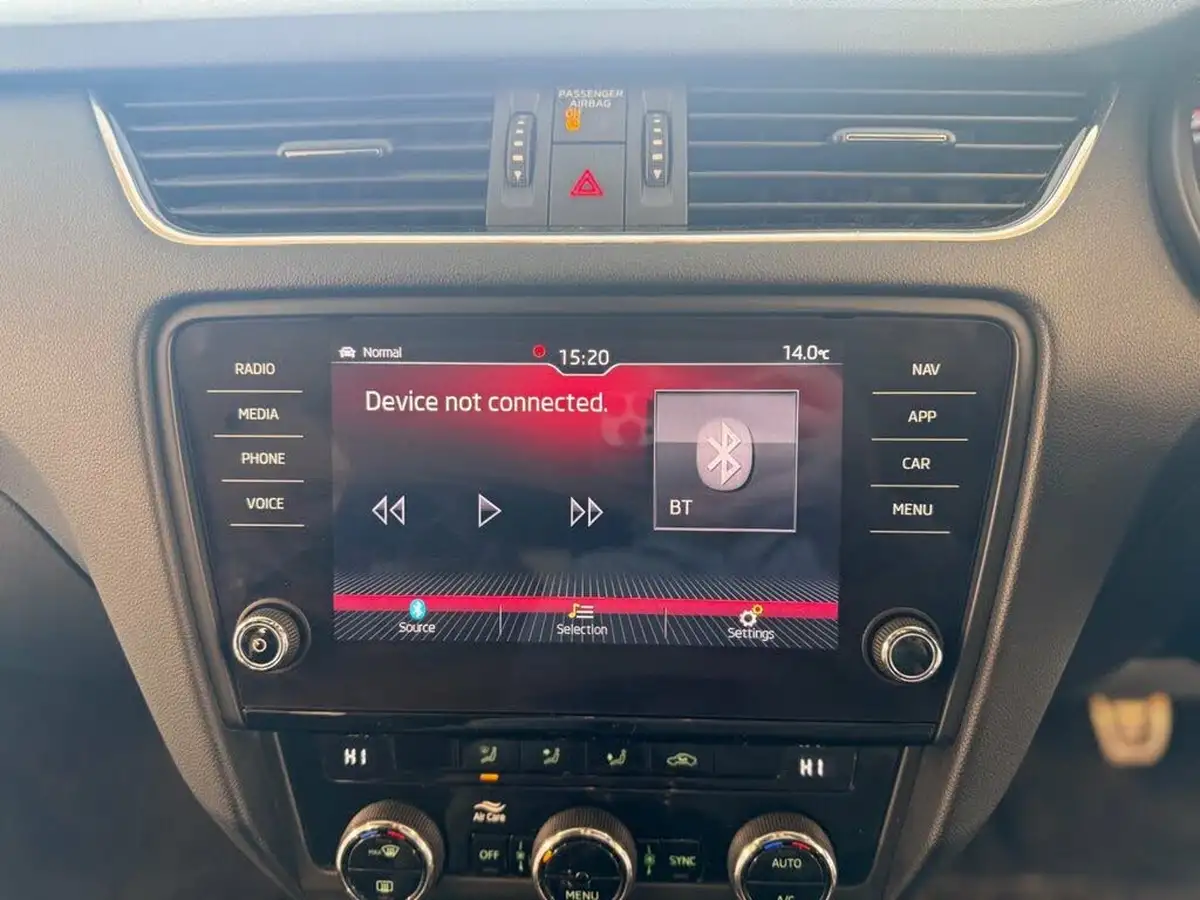 2019-skoda-octavia-20-tsi-vrs-hatchback-big-42