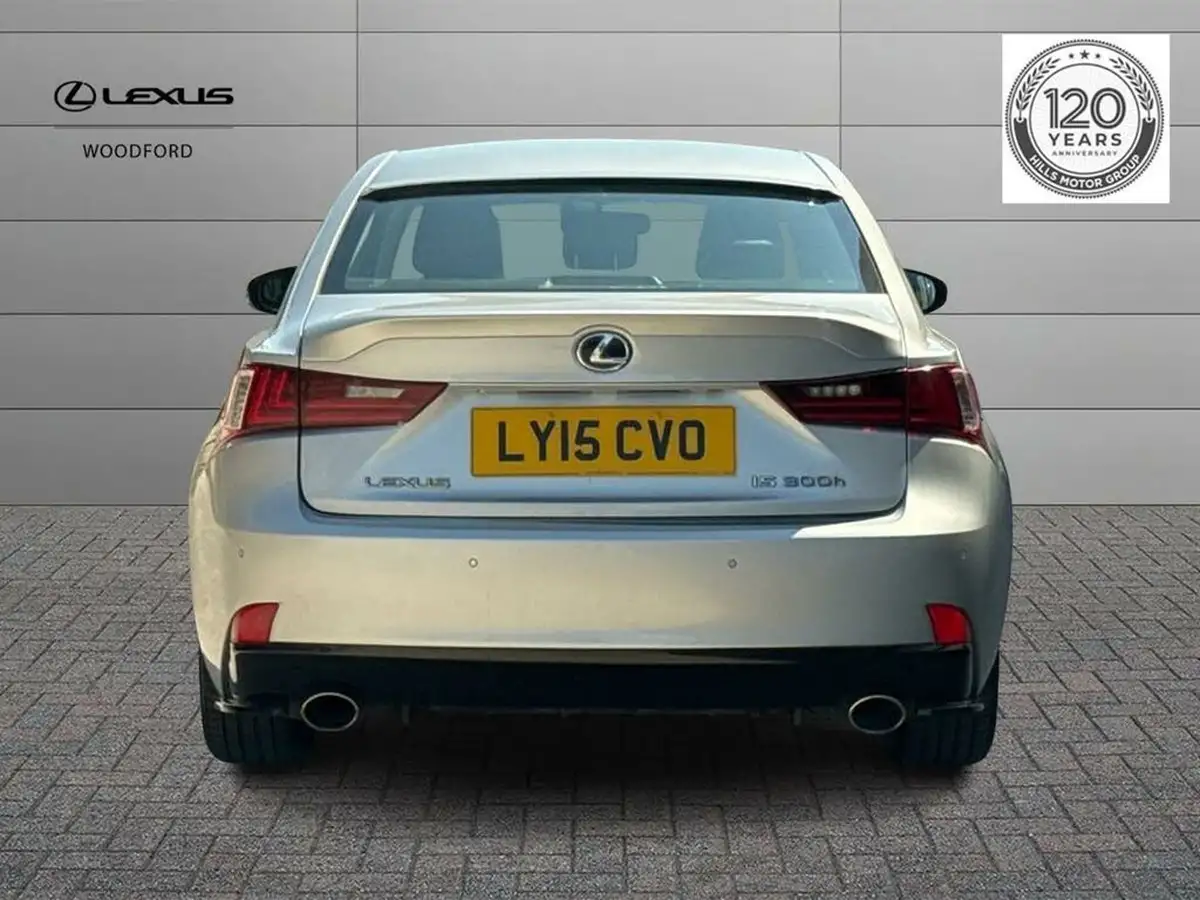 2015-lexus-is-300h-25-executive-edition-big-3